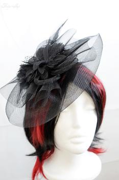 Gothic Haarschmuck „Dark Blossom“ mit Federn & Schleiernetz